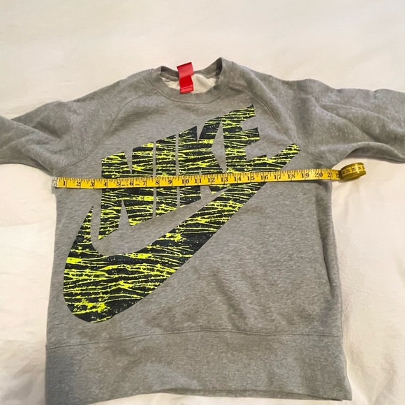 Nike men’s graffiti small sweatshirt - Picture 2 of 3